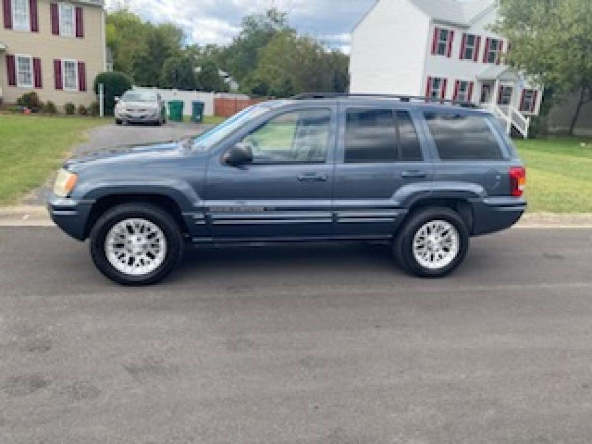 2002  Jeep Grand Cherokee