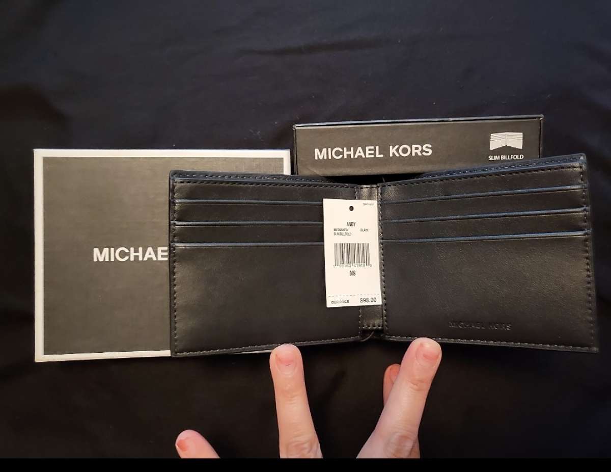 NEW MENS MK WALLET