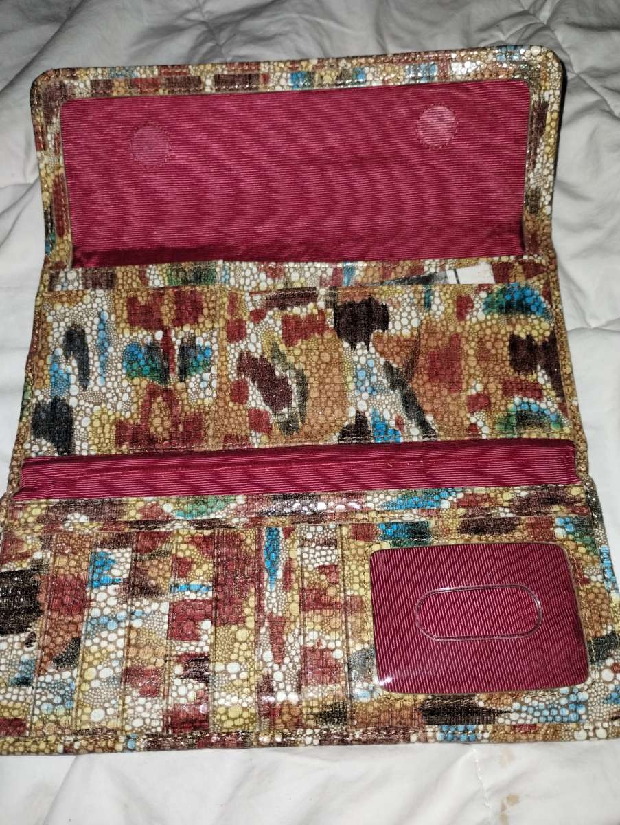 Authentic Hobo multicolored wallet with magnetic closure