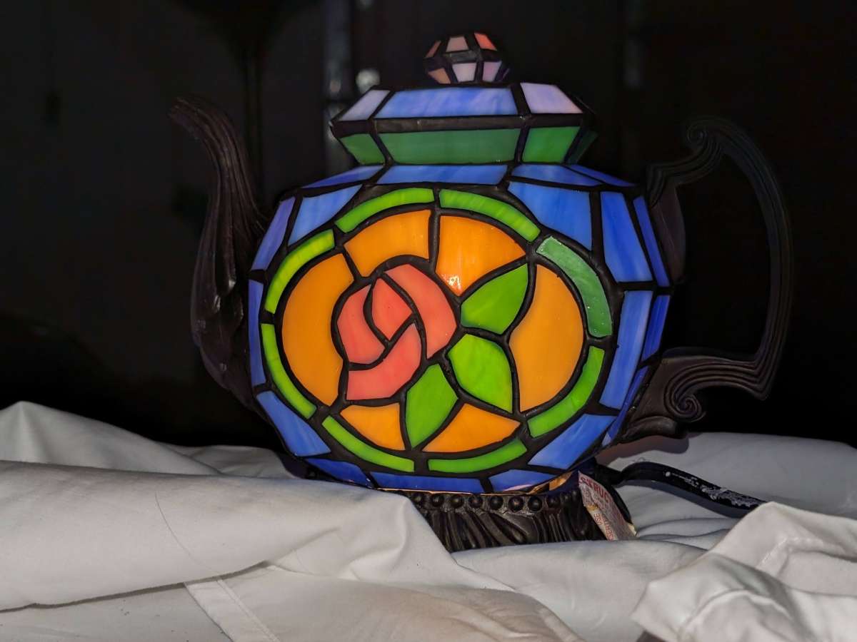 LAMP THAT WORKS FOR ME BASE LIGHTS UP ALSO