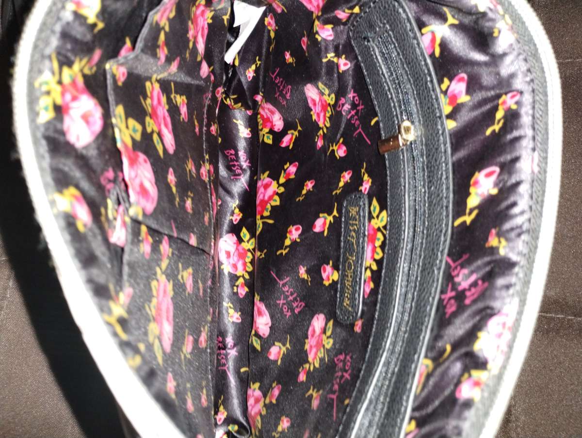 Bestsy Johnson wristlet