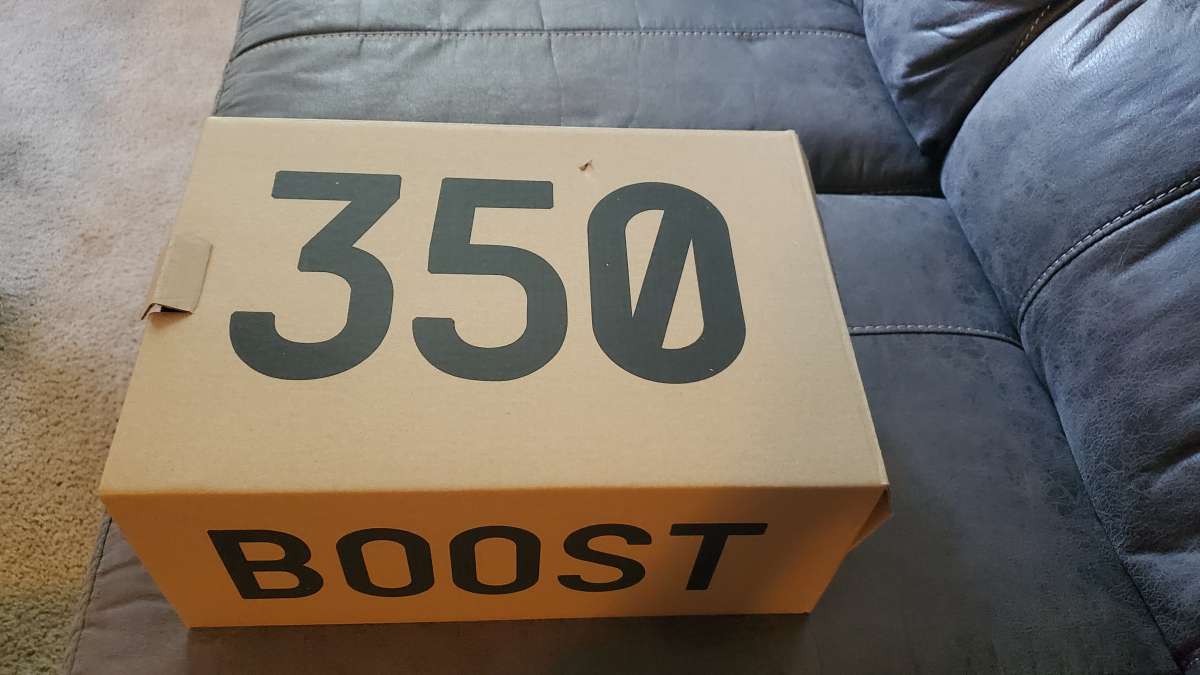 Kids Yeezys  JOLIET PICKUP