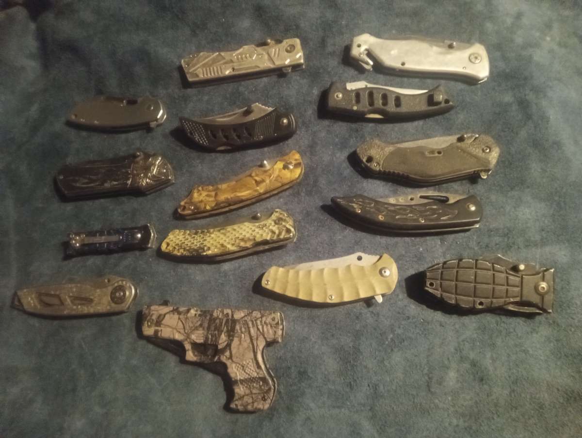 lots of knives old new most worth money