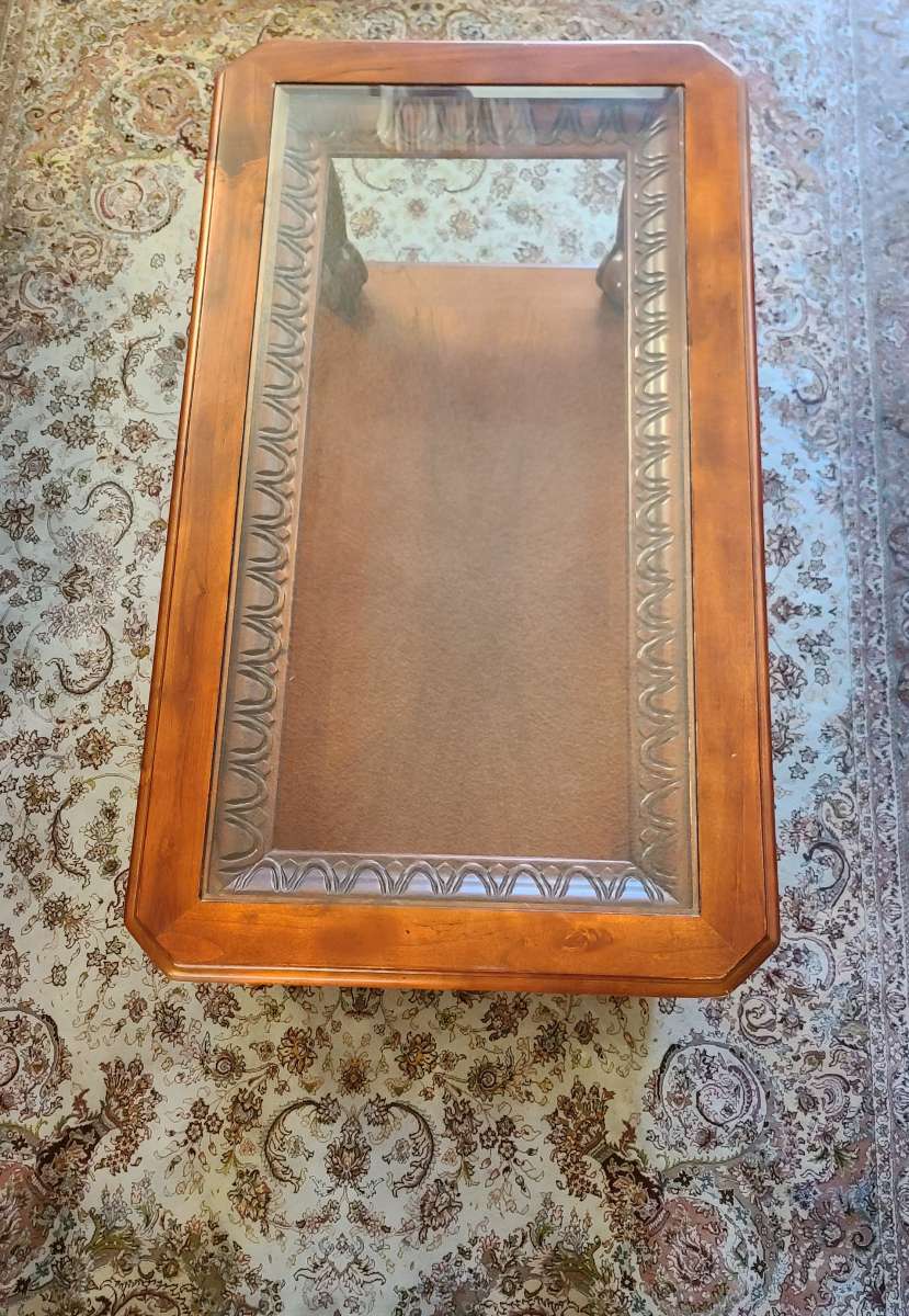 Decorated wooden coffee table 2 tier with glass top