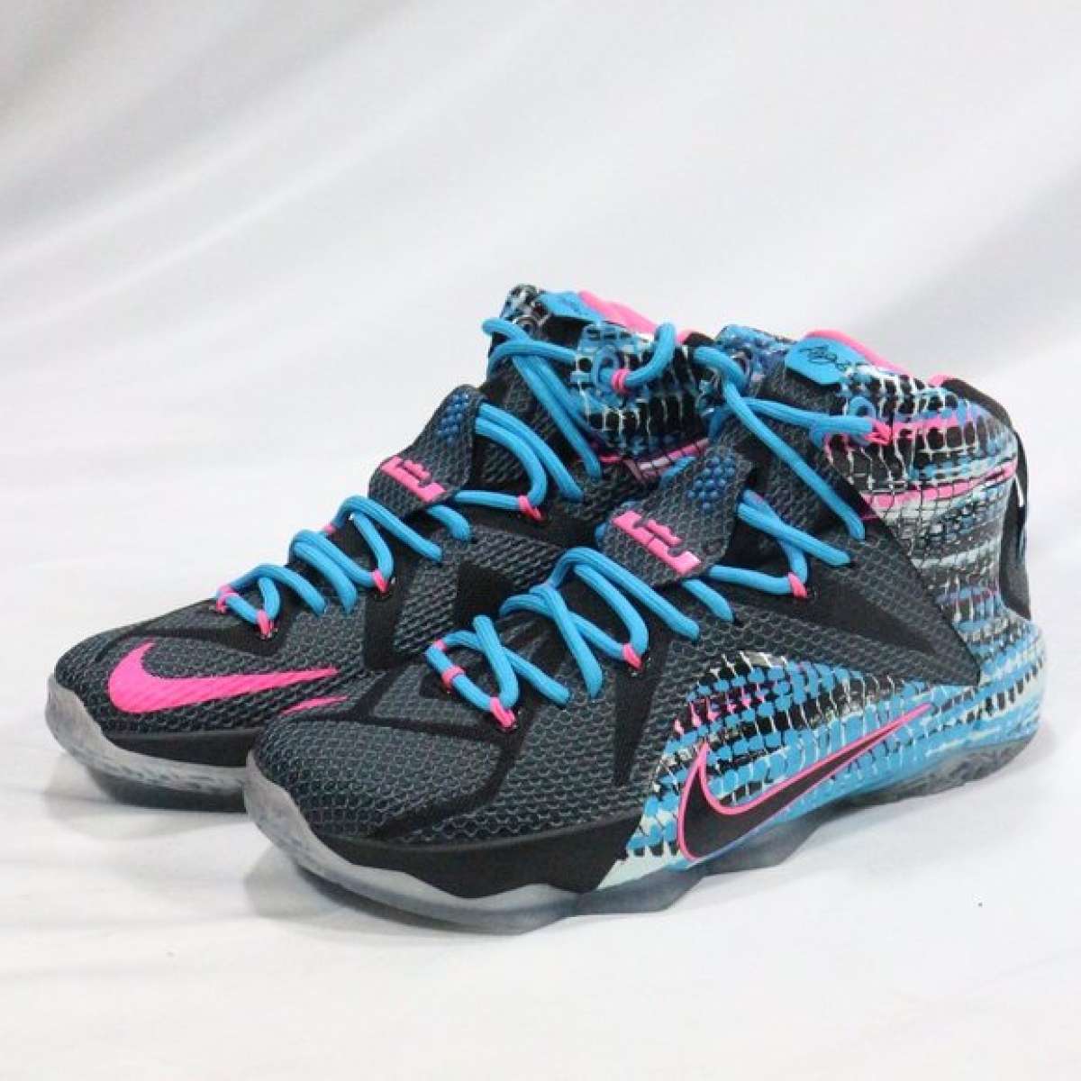 Nike LeBron Chromosomes