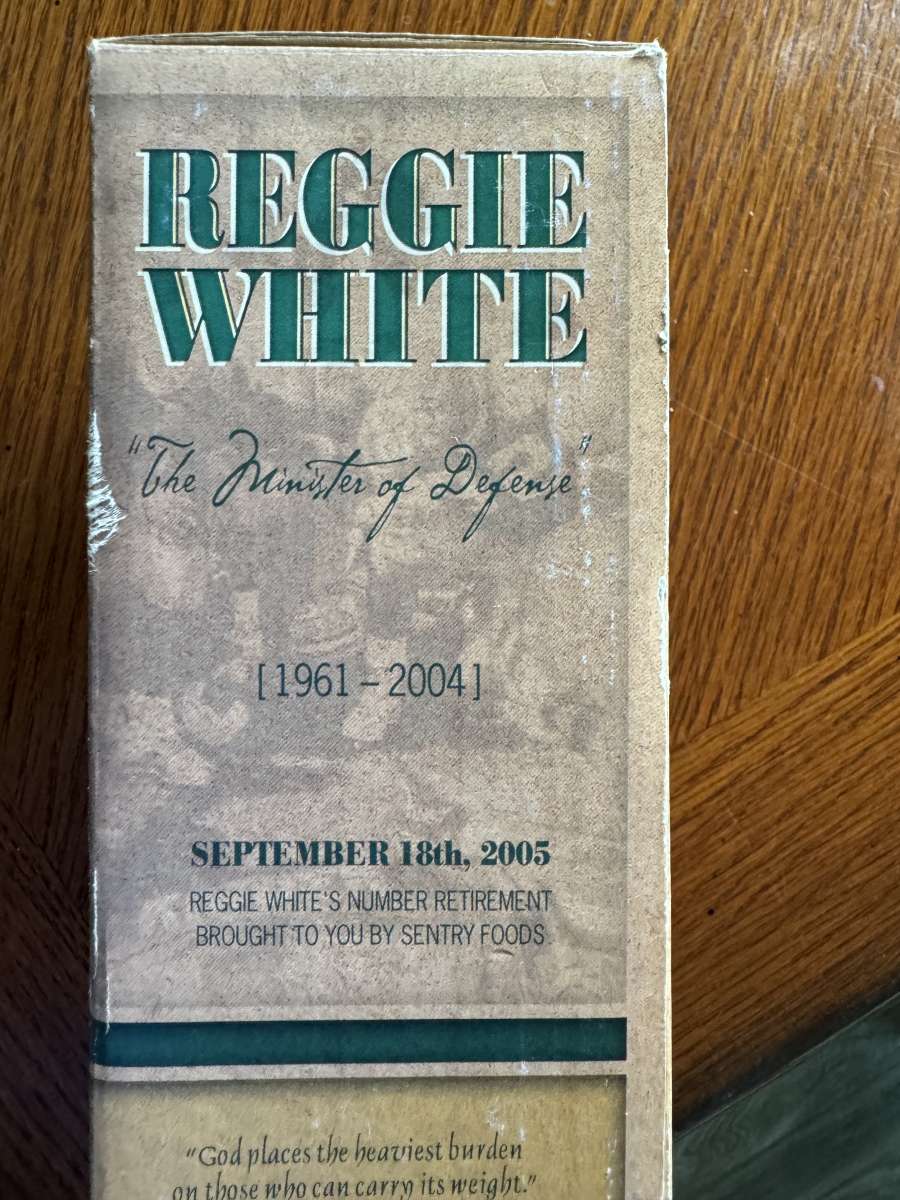 REGGIE WHITE STATUE