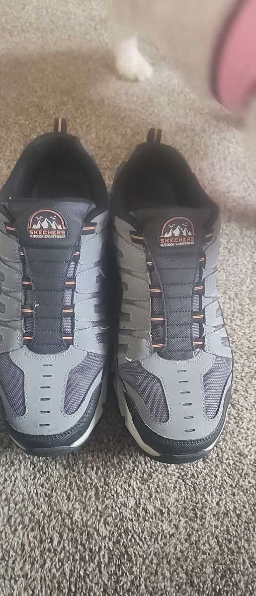 mens Sketchers outdoor sportswear tennis shoes