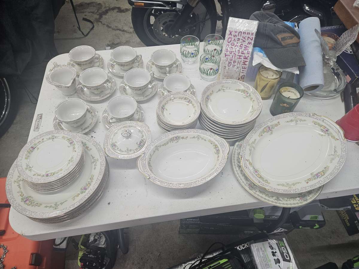 regal China Japan 51 piece dinner set
