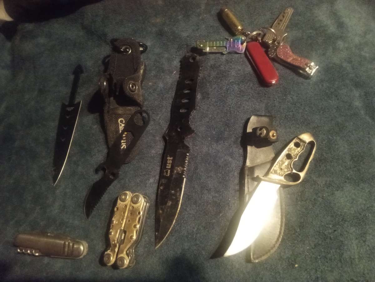 lots of knives old new most worth money