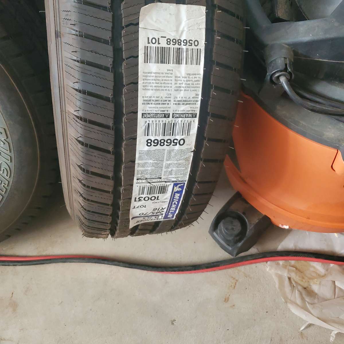 Michelin Defender LTX MS 24570R16
