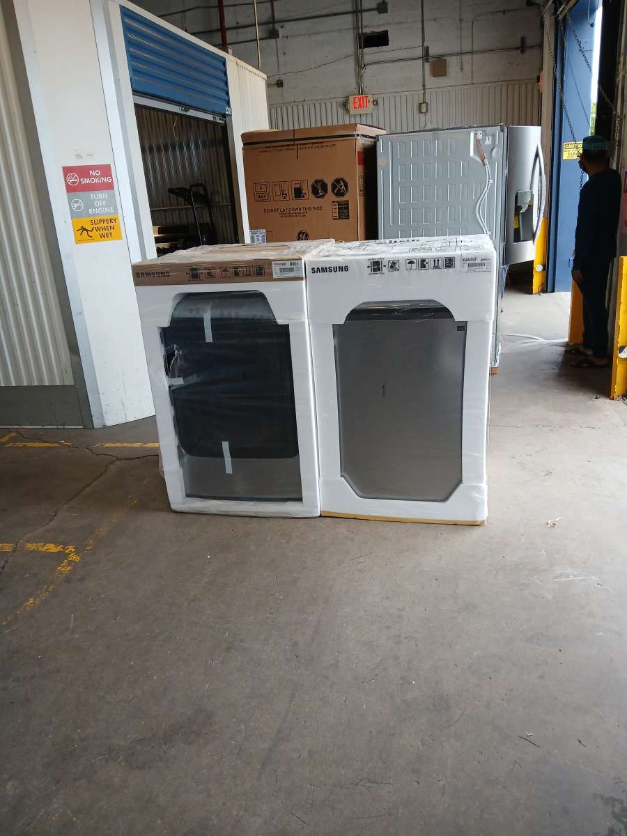Brand New Samsung washer and gas dryer set