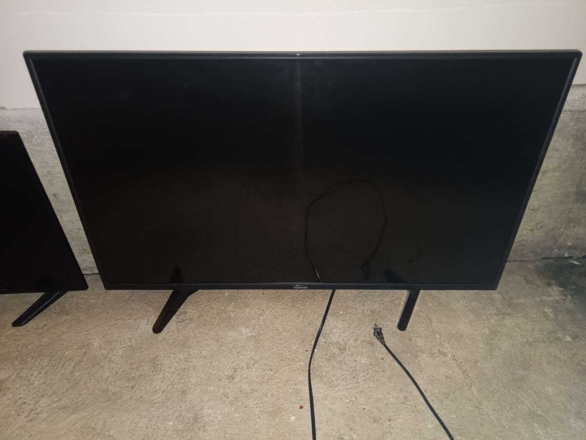 selling my 43 inch tv