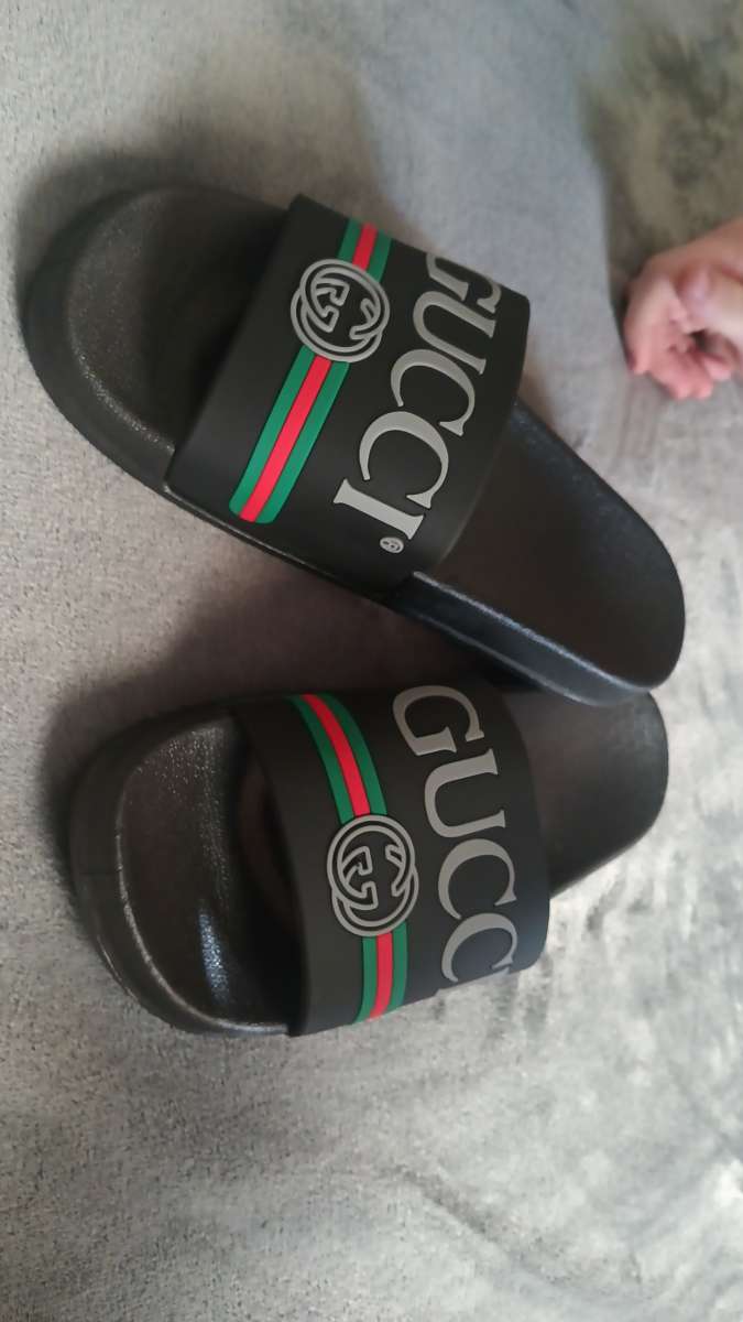 Gucci slides size 42