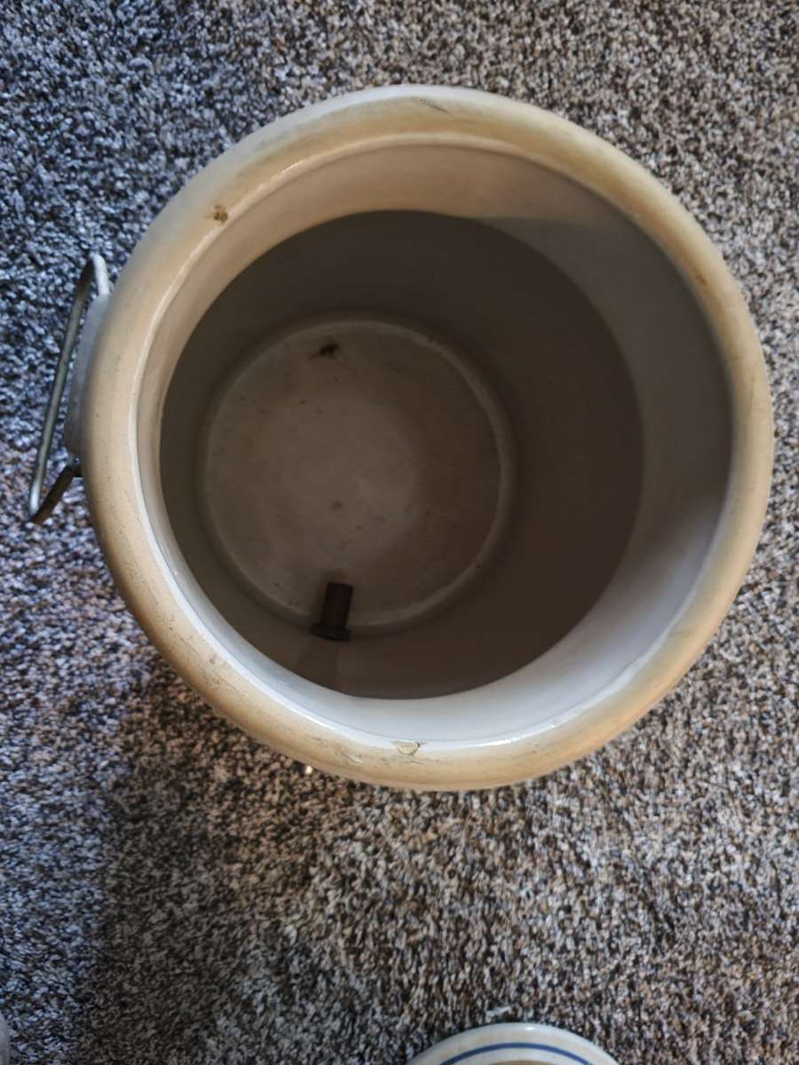 red wing 2 gallon water cooler with lid and spigot prestine