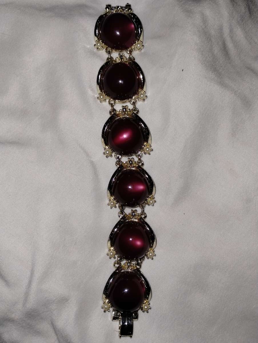 gorgeous red stone and gold bracelet