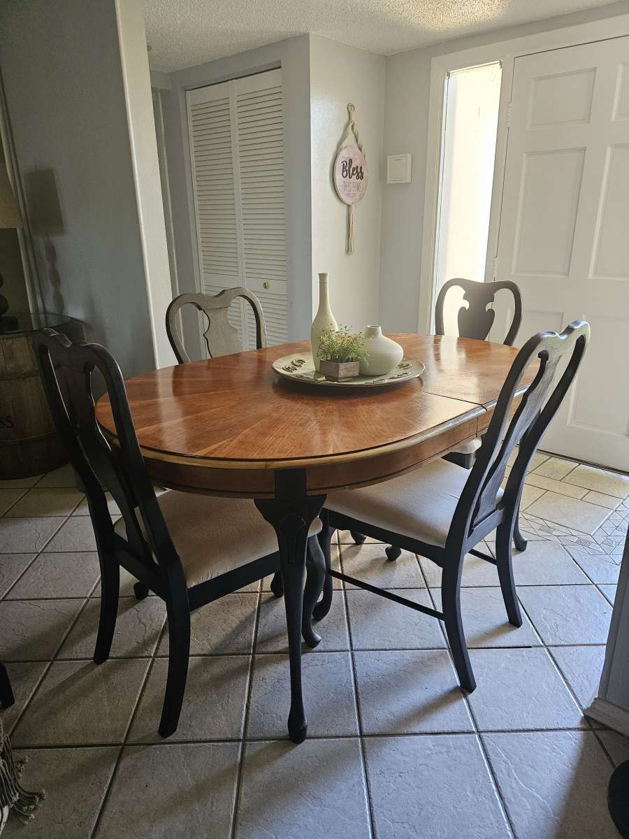 Dining Table and 4 Chairs