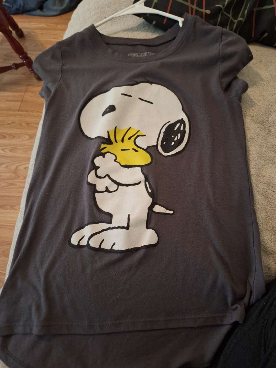Peanuts Snoopy Tshirt  XS