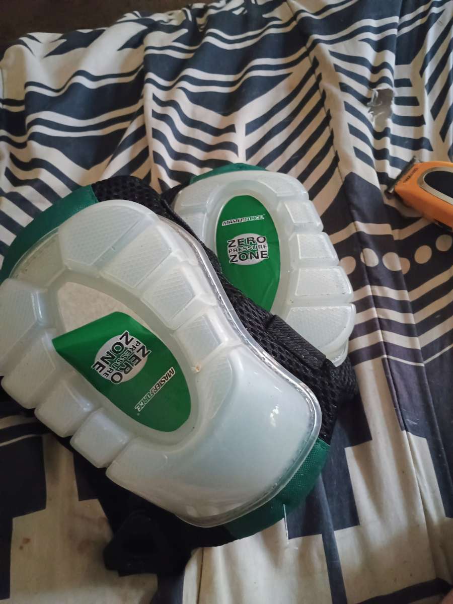 new never used knee pads