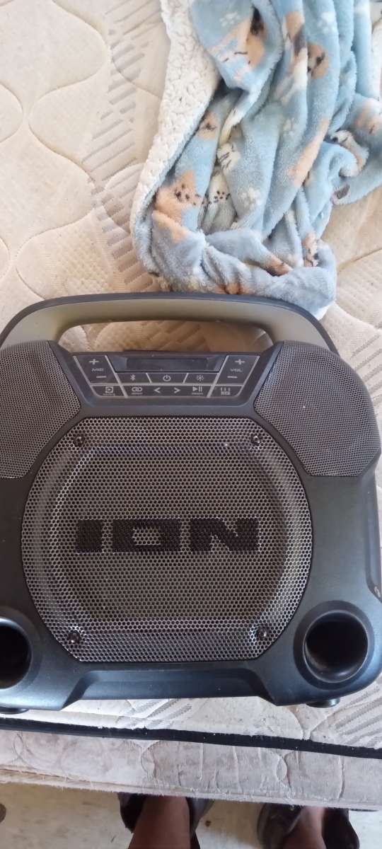 lon Bluetooth speaker