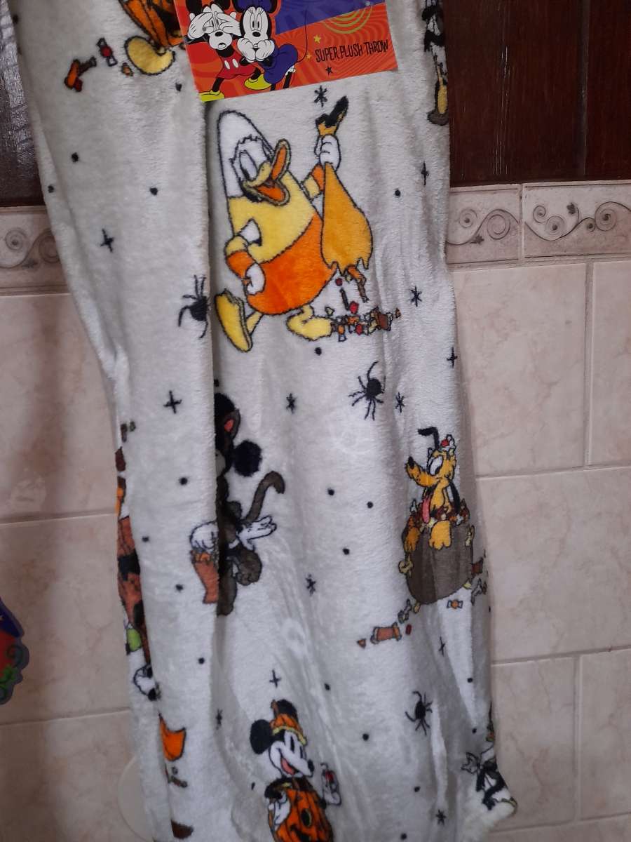 mickey vintage throw blanket