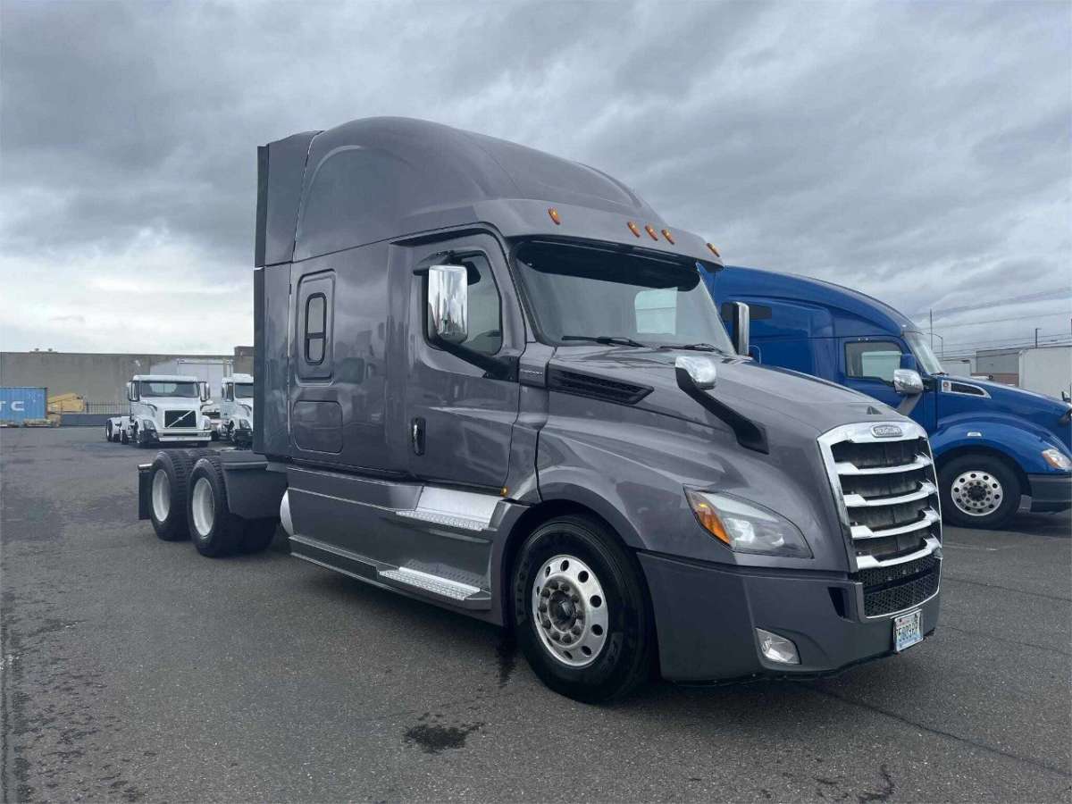 Neatly used 2017 Freightliner Cascadia Truck