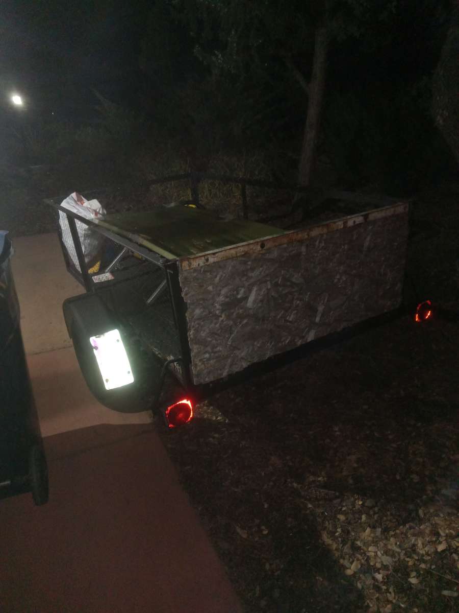 trailer 8 and half feet by 4 and half feet