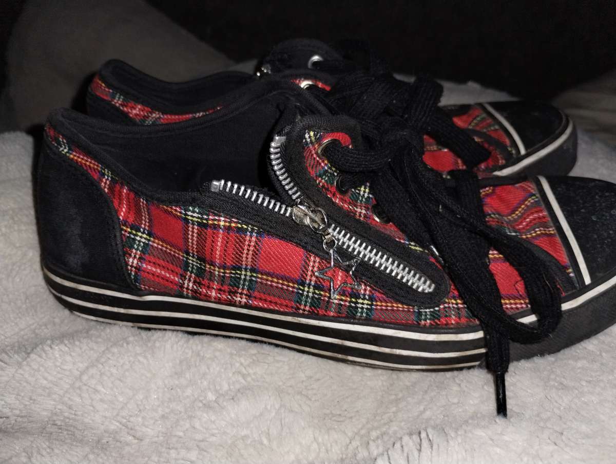 Red and black plaid sneakers by Gotta Flurt