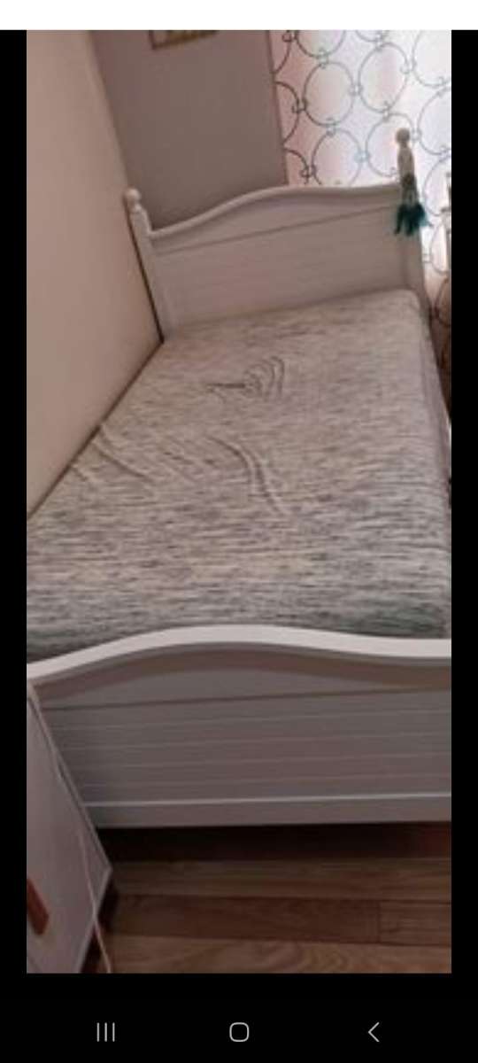 twin bed and matress