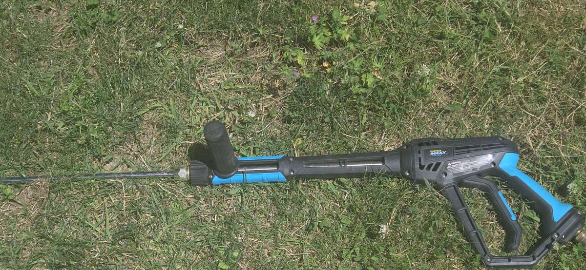 pressure washer wand with bunch of tips