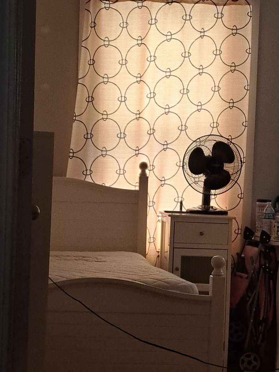 twin bed and matress