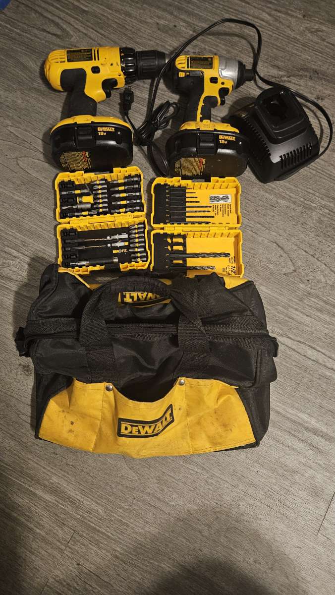 DEWALT DRILL SET