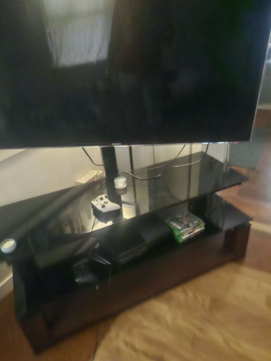 Samsung 50in with Samsung surround sound speaker and PS4