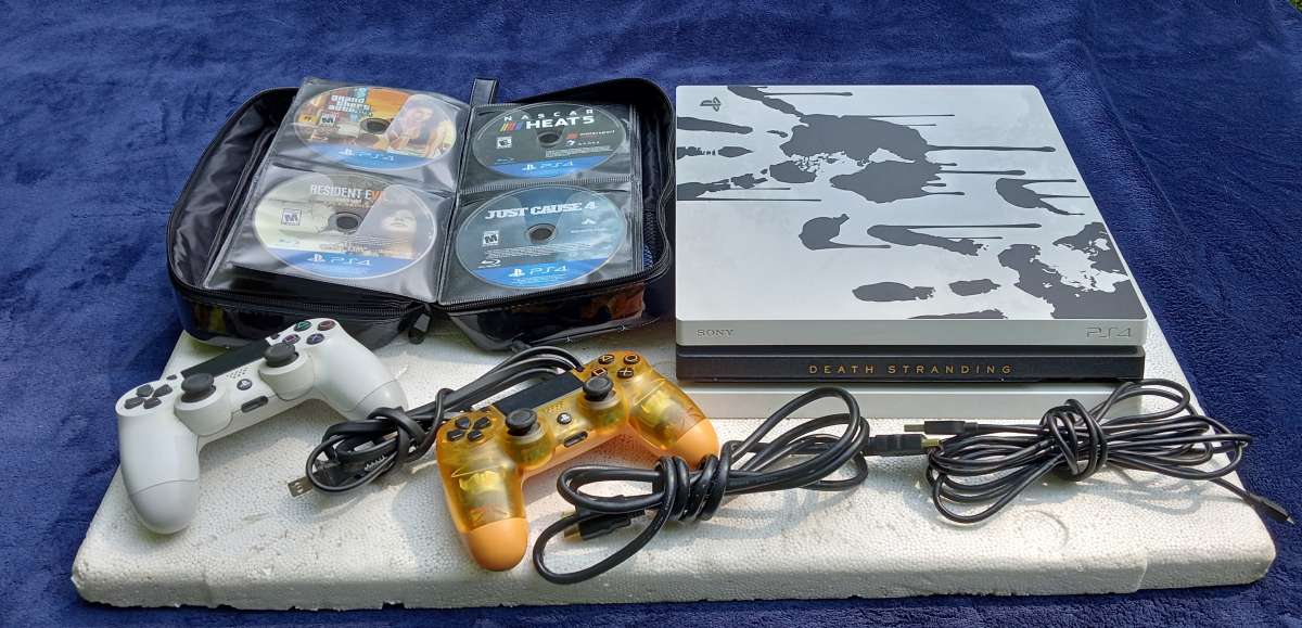 Playstation 4 pro 1tb comes with 84 games