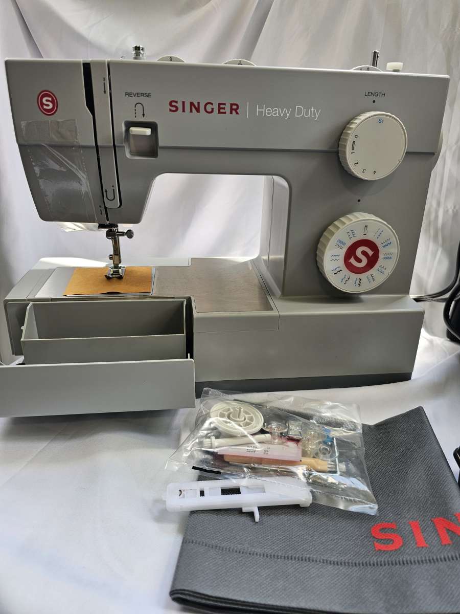 Swinger 4423 Heavy Duty Sewing Machine