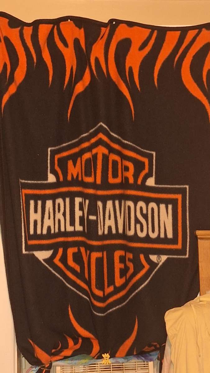 nike airmax size 8 HARLEY Davidson clothing n blanket