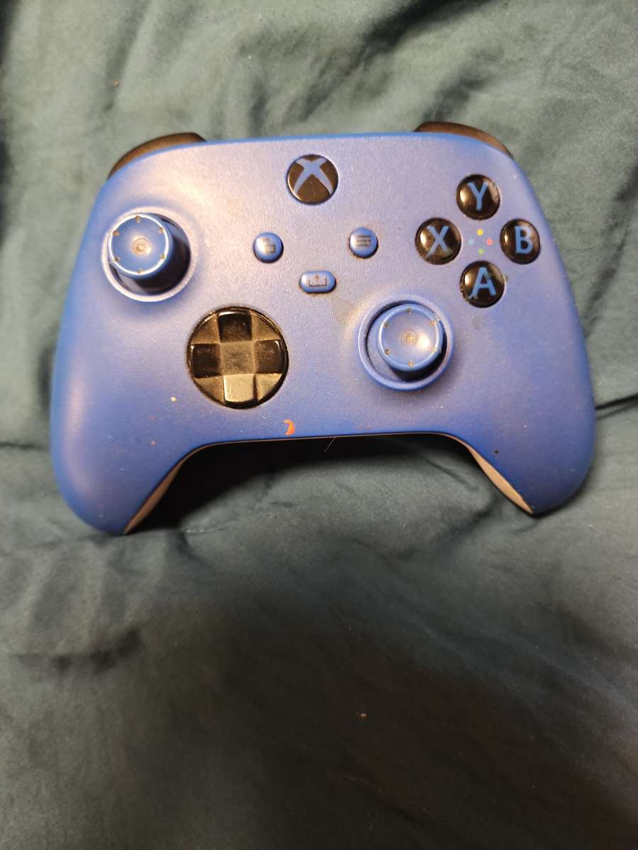 Xbox controller  black or blue