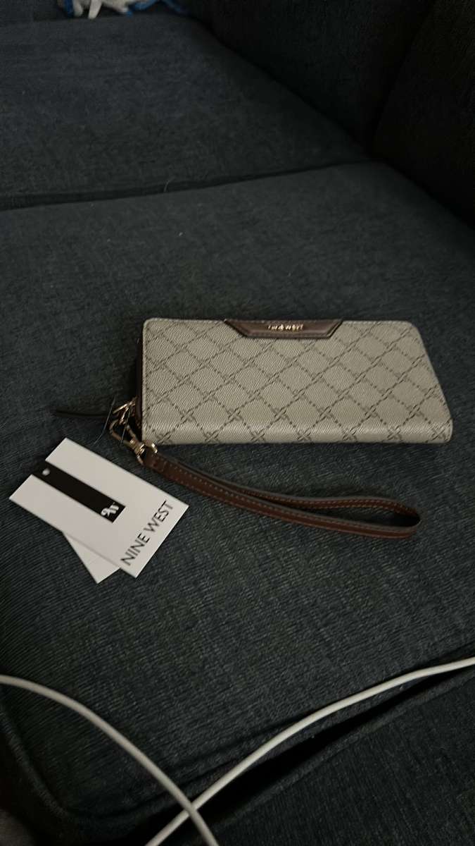Nine West wristlet