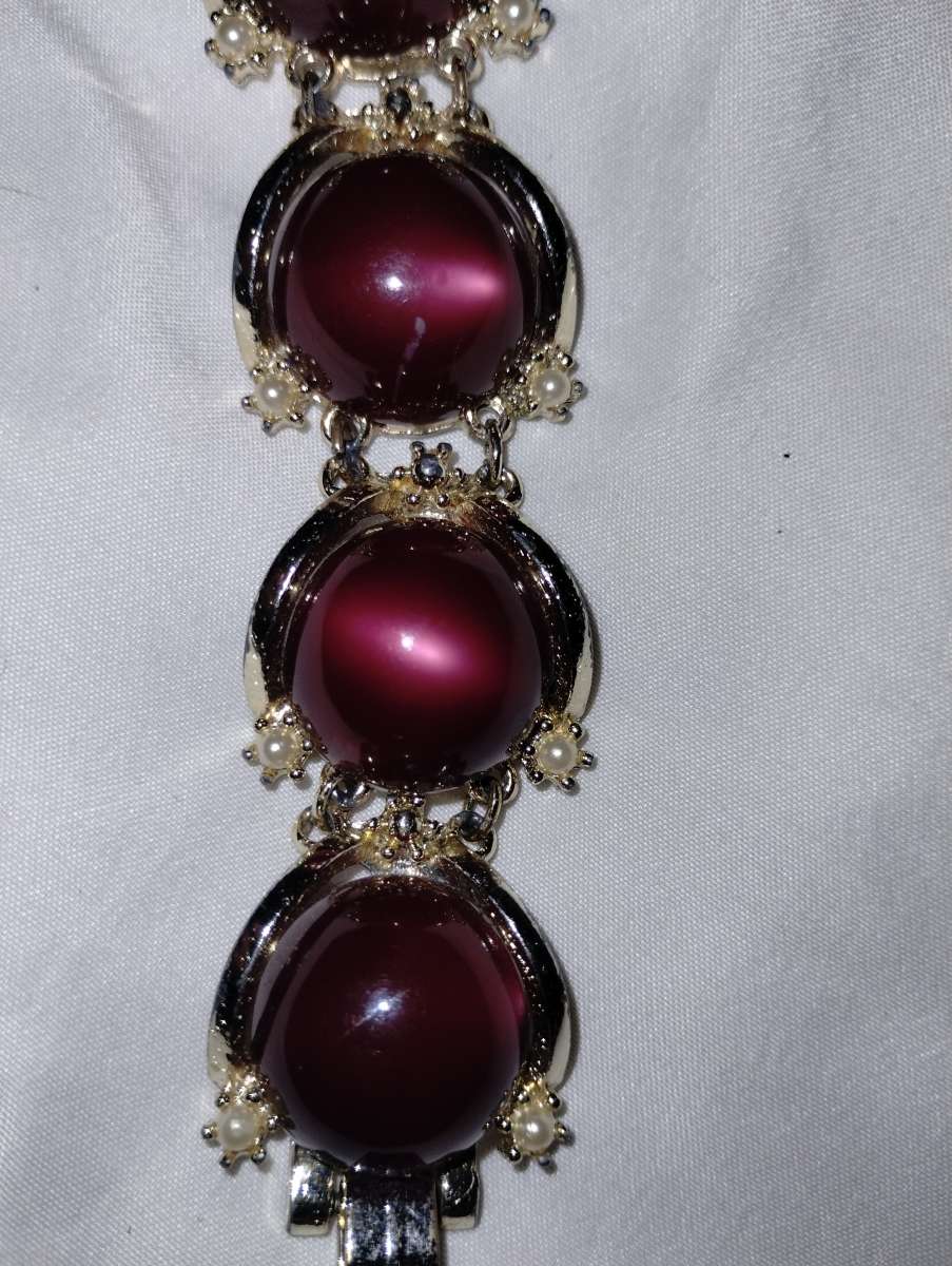 gorgeous red stone and gold bracelet