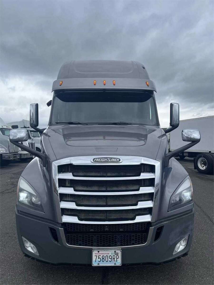 Neatly used 2017 Freightliner Cascadia Truck