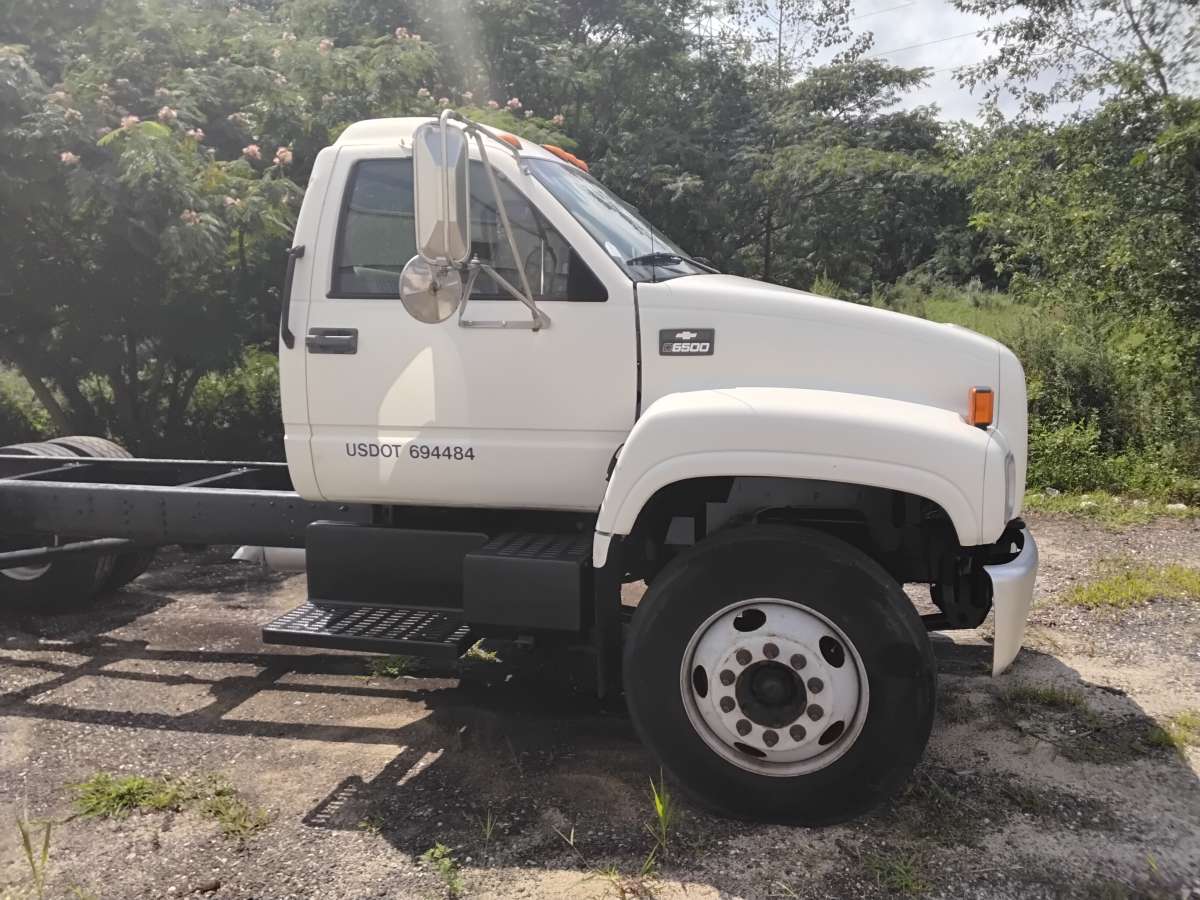 1998 Chevy C650 Cab Chassis 3116 Caterpillar Motor 5 SPEED