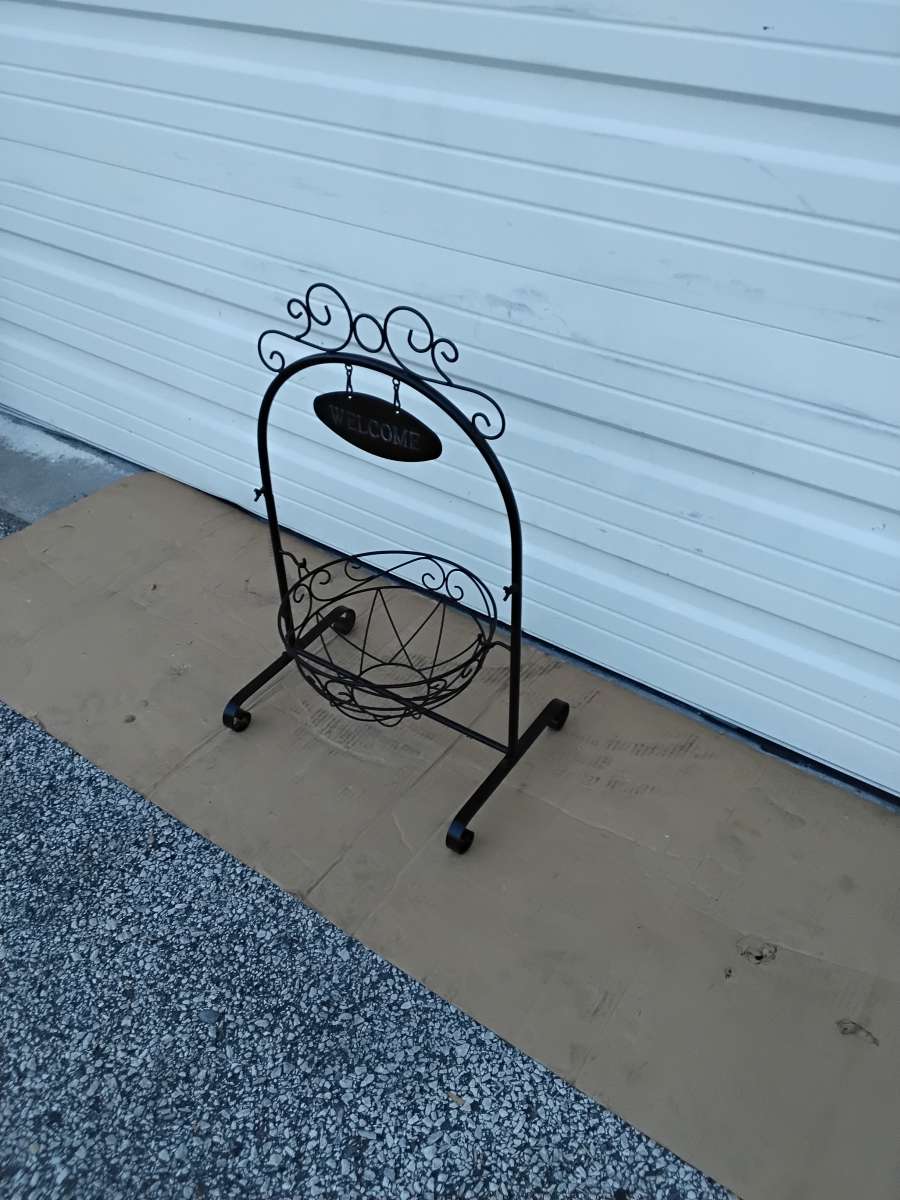 Nice Black All Steel Welcome Swing Planter and Like New