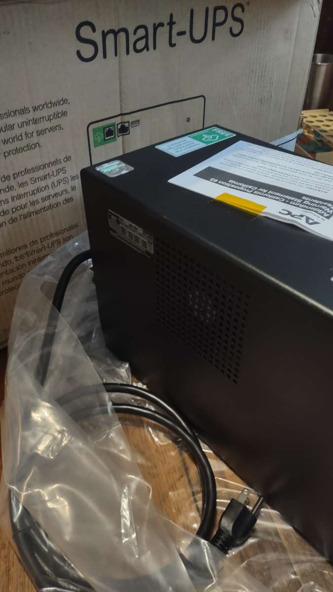 Smart UPS with Smart Connect 1500 VA