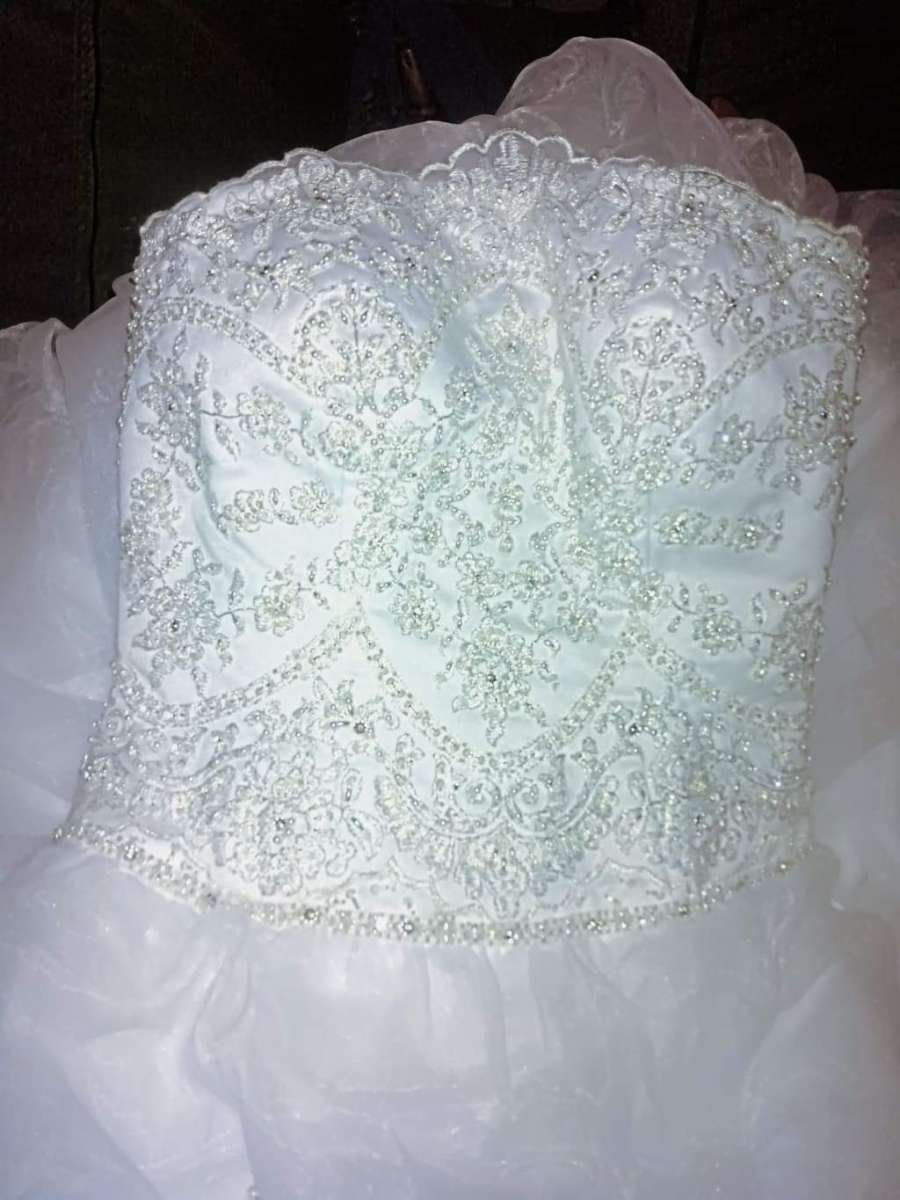 Davids Bridal Wedding dress size 2 strapless