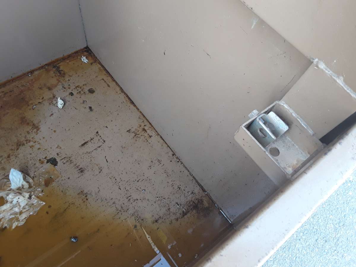 Nice HD Knaack Gang Box and HD Caster Wheels OEM Like New