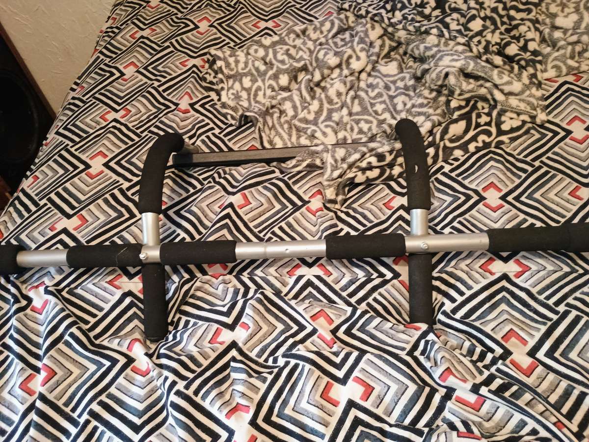 pull up bar like new