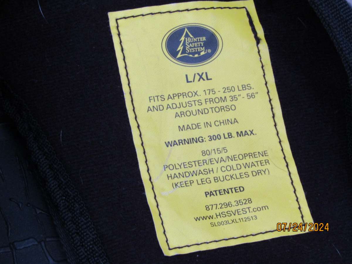 Hunting tree stand and harness