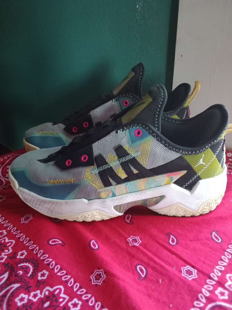 Jordans shoes size 6y