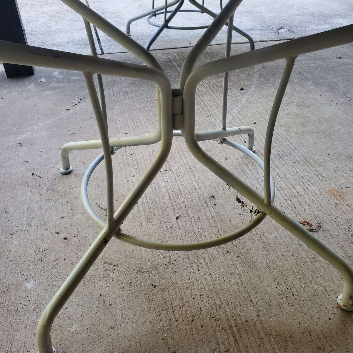 Metal Table  36x36x29  Heavy Outdoor  Will Need To Painted