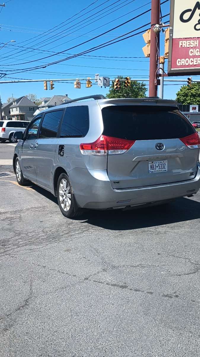 2011 Toyota sienna AWD