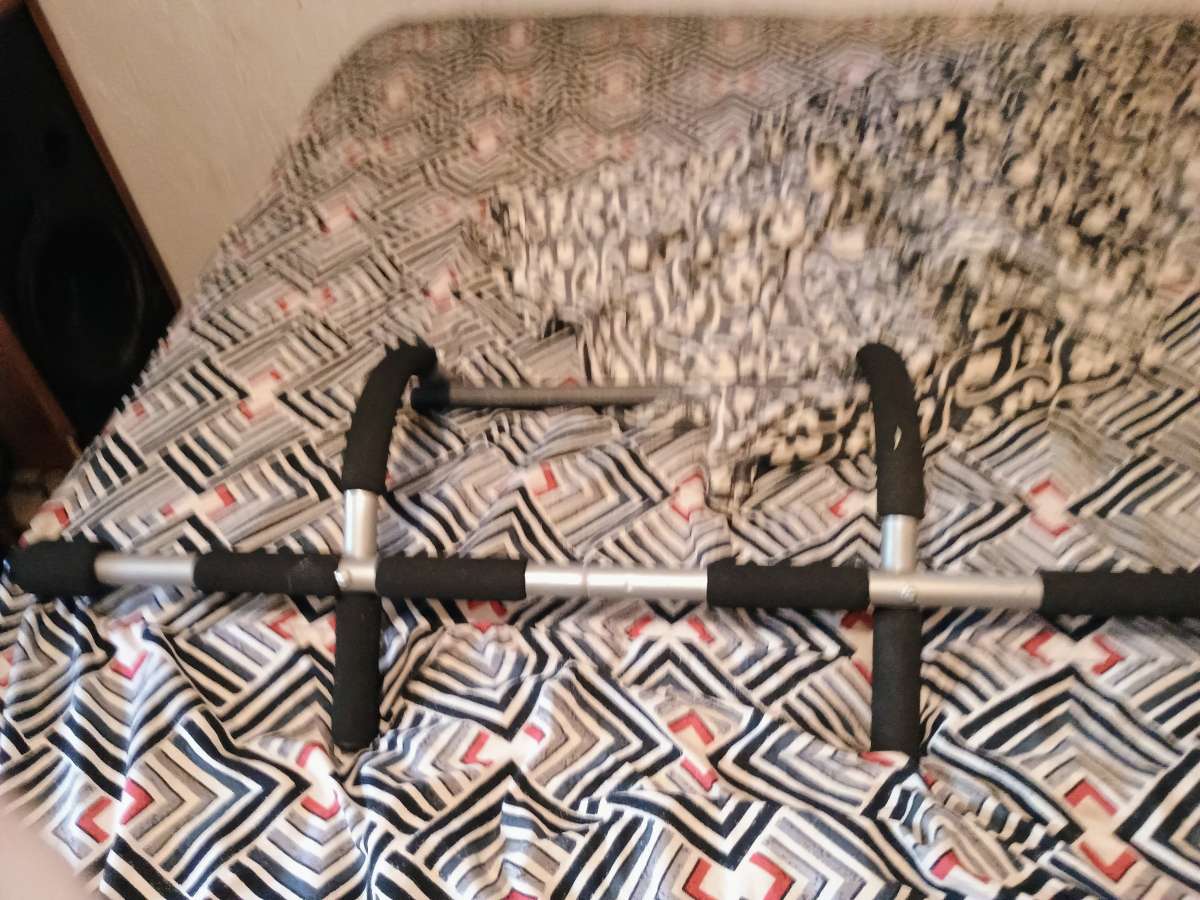 pull up bar like new